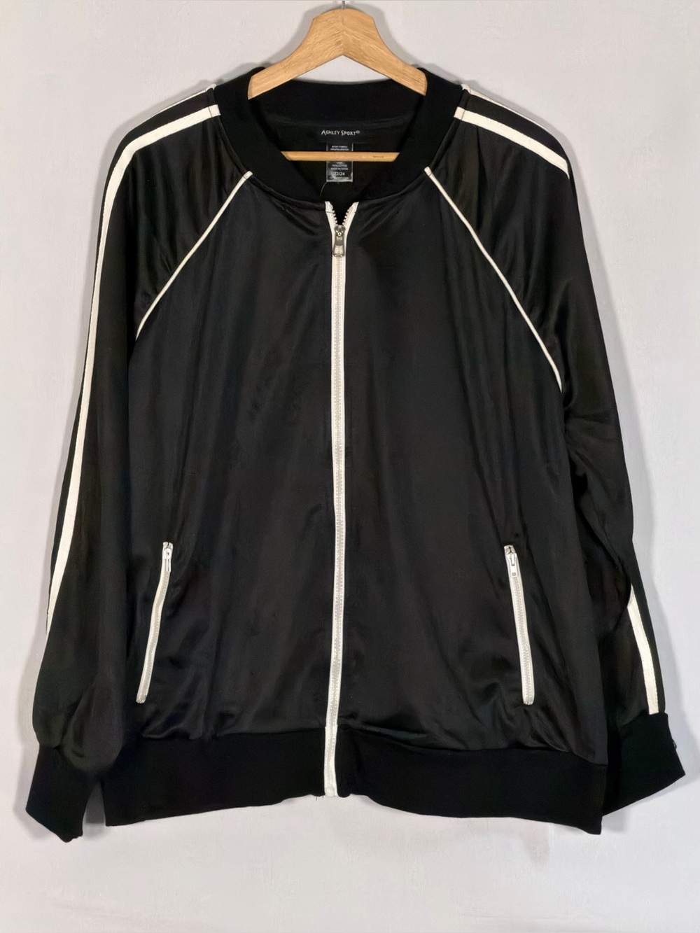 NWT Ashley Sport Women’s Plus Size 22/24 Black White Track Jacket Full Zip